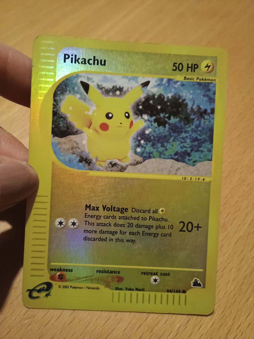 Pokemon Pikachu 85/144 Holo