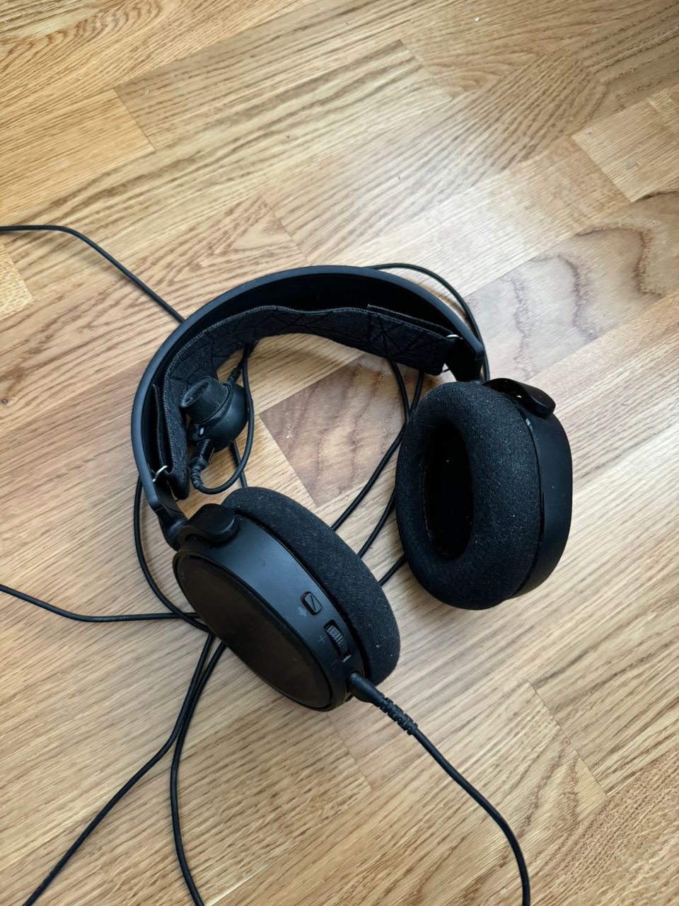 Steelseries Arctis 5 pelikuulokkeet