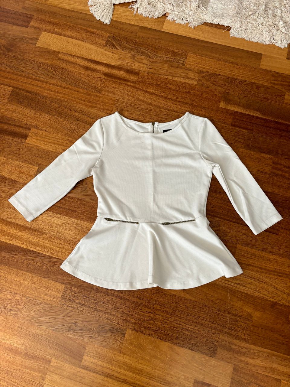 Peplum-paita 3/4-hihoilla koko XS