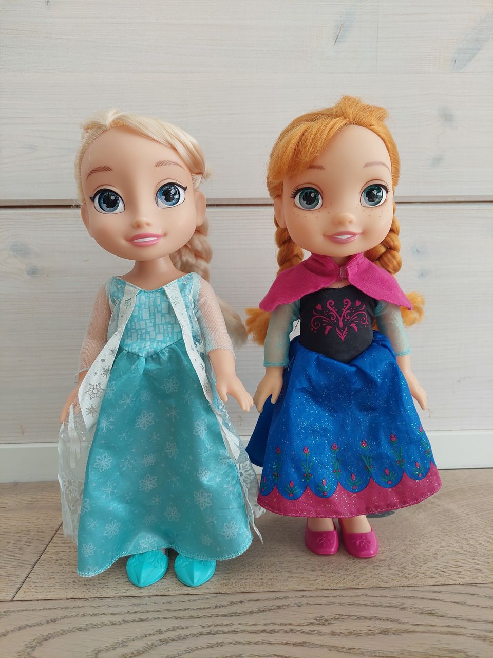 Frozen Elsa ja Anna nuket 35cm