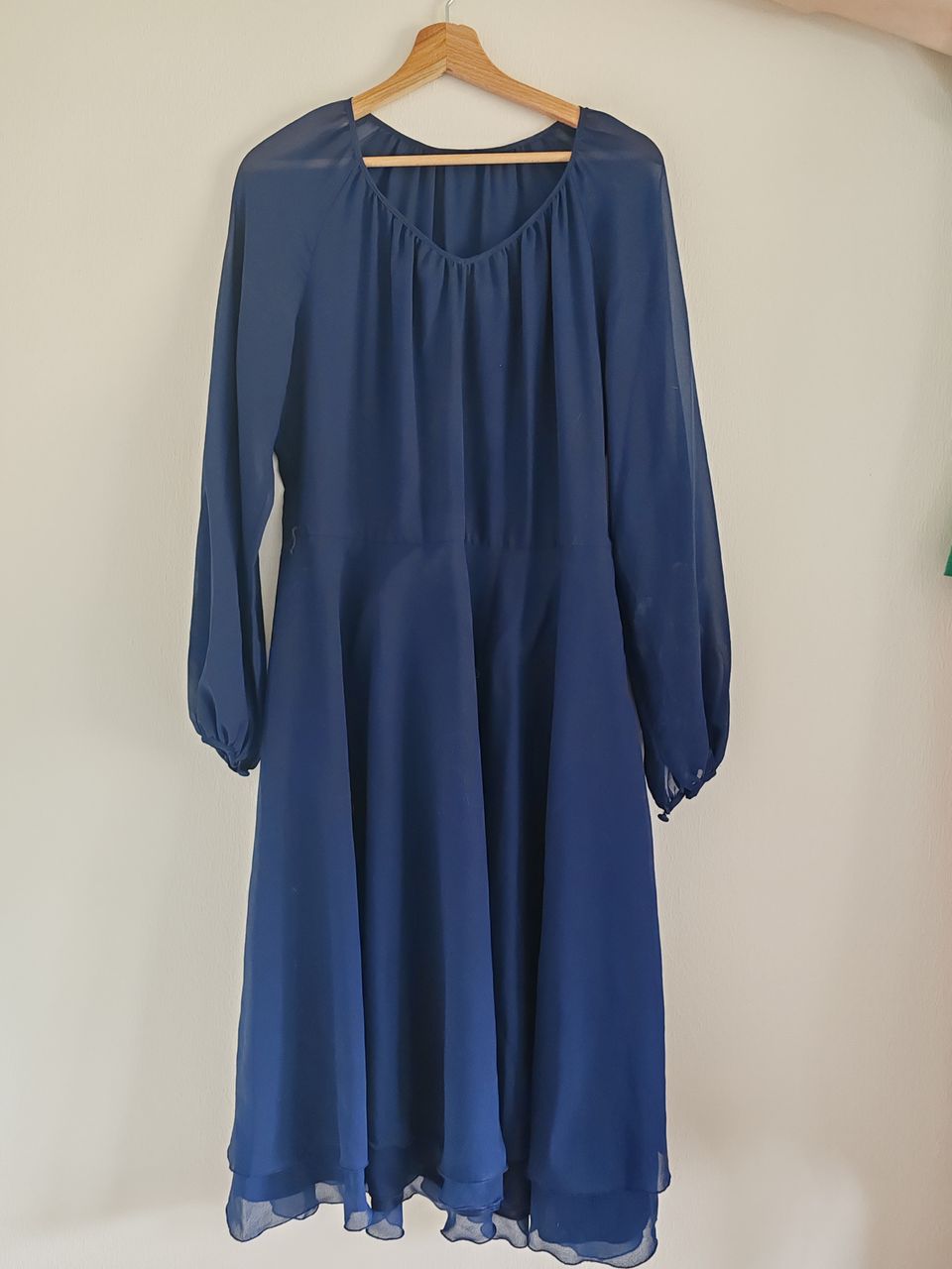 Sininen mekko