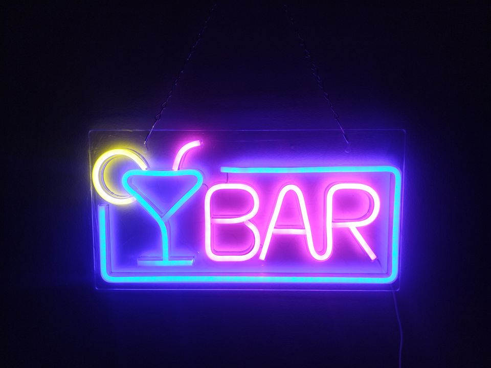 Makee Neon bar usb valokyltti