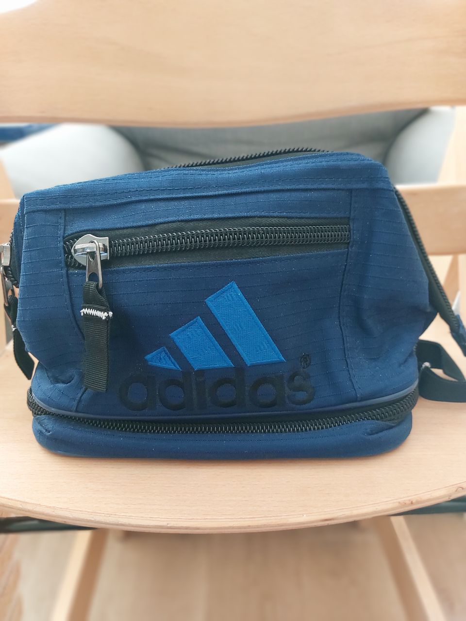 Käyttämätön Adidas toilettilaukku Ovh n.40€