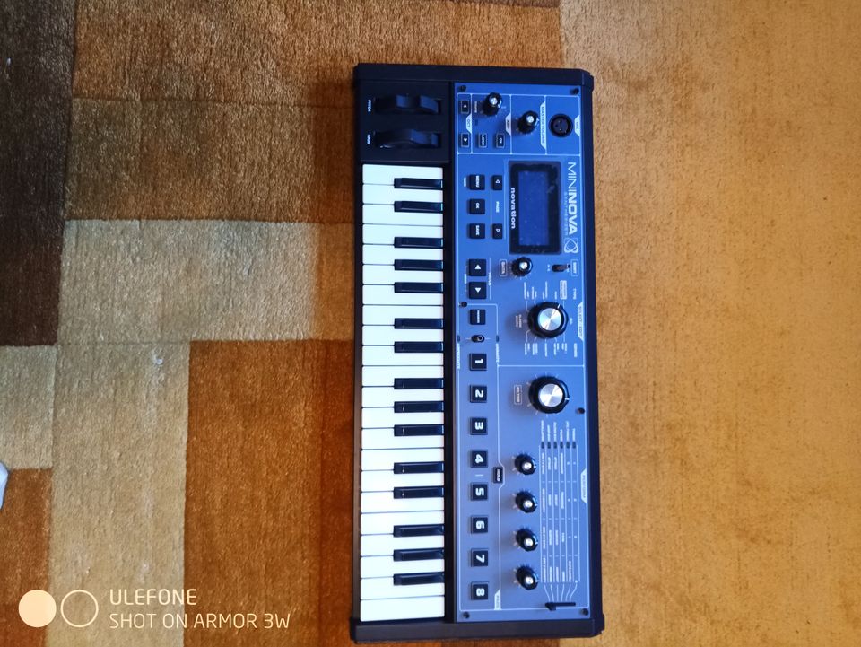 Novation Mininova syntetisaattori.