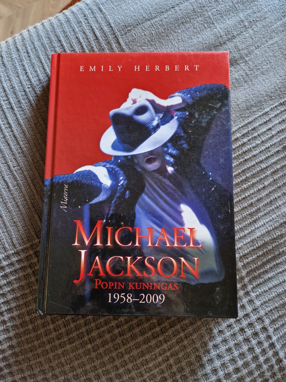 Michael Jackson popin kuningas, Emily Herbert
