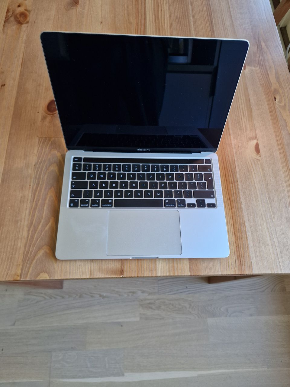 Apple MacBook Pro 13” M2 24/512 Gt (2022) (englanninkielinen näppäimistö)