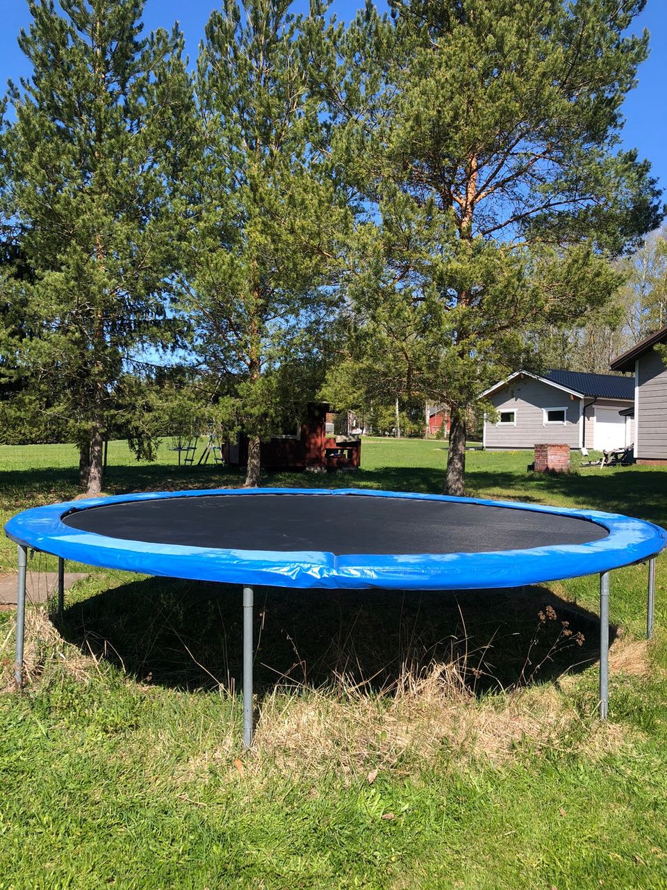 Myydään trampoliini (halkaisija; 4.2m)