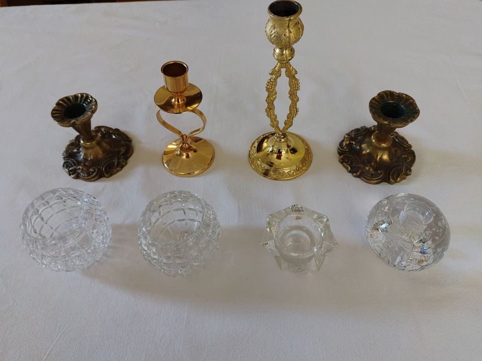 Kynttilänjalkoja messingistä, lasista ja kullanväriset