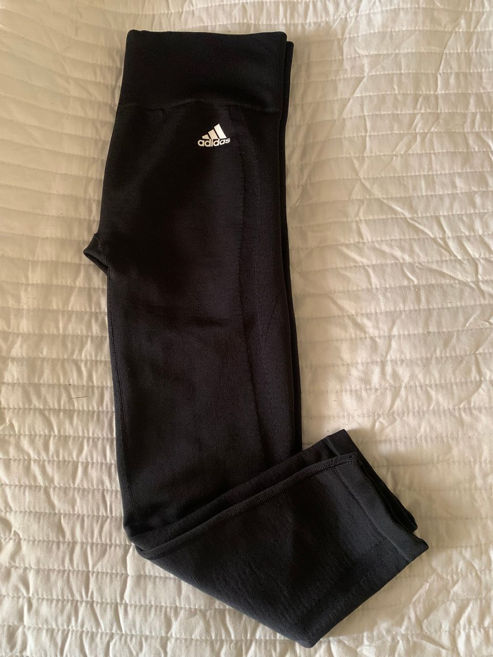 Adidas leggingsit