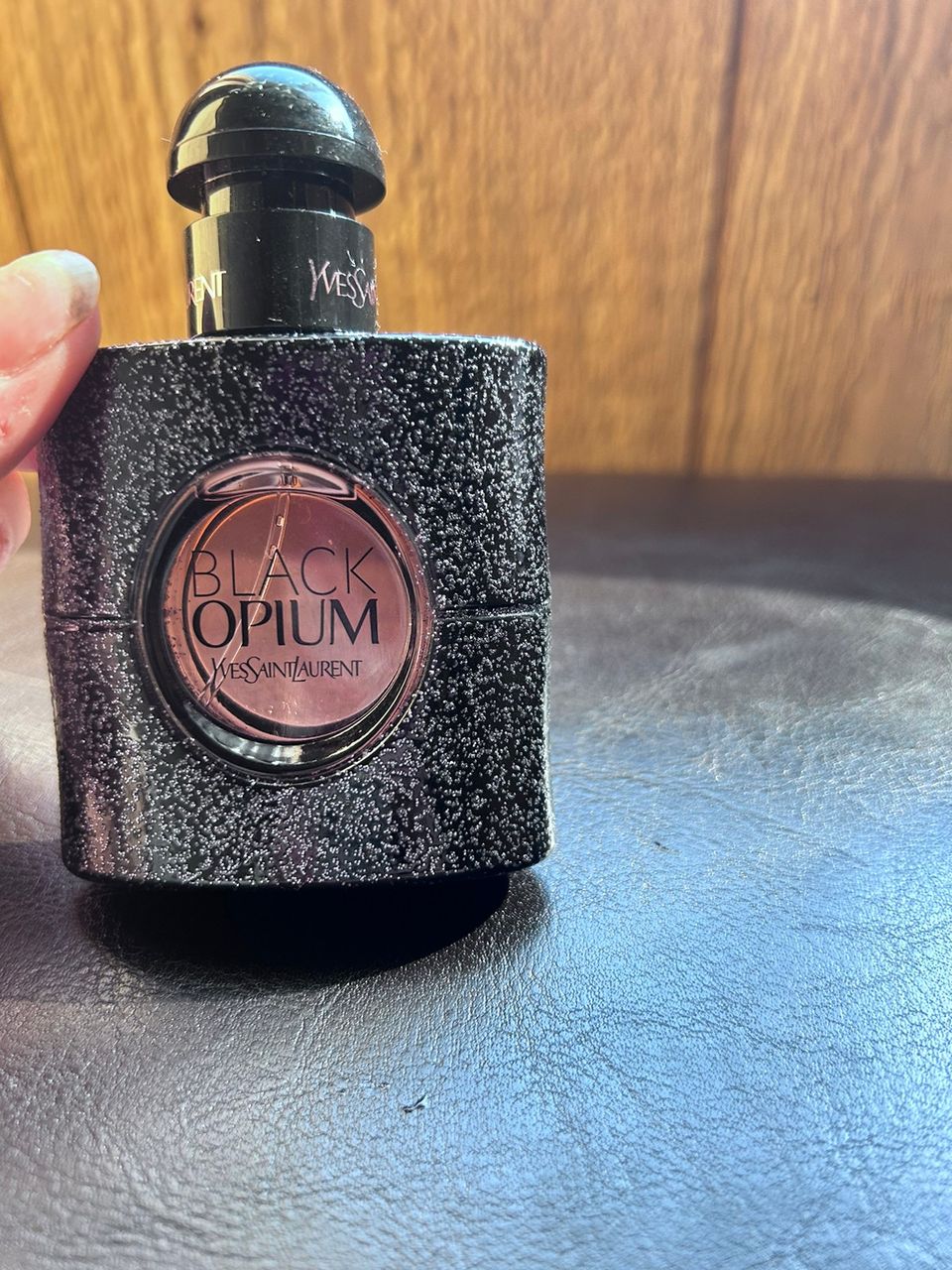 Black opium hajuvesi
