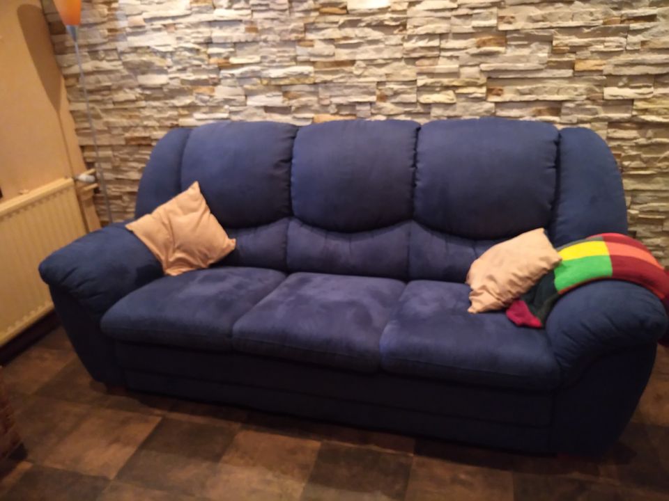 Hienokuntoinen muhkea sohva