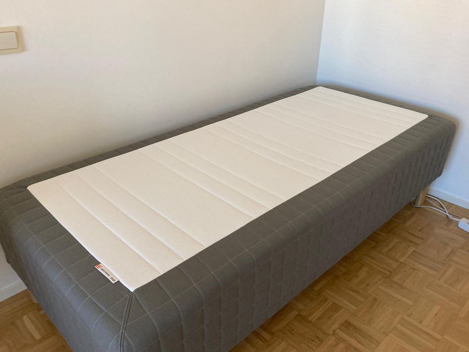 Ikean Skotterud puolikiinteä sänky ja Tussöy sijauspatja 90x200