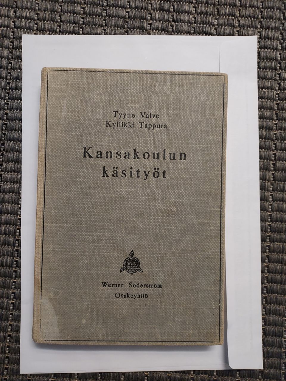 Kansakoulun käsityöt -kirja vuodelta 1937