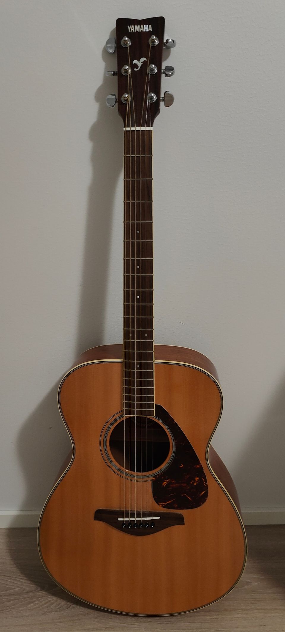 Yamaha FS720S kitara