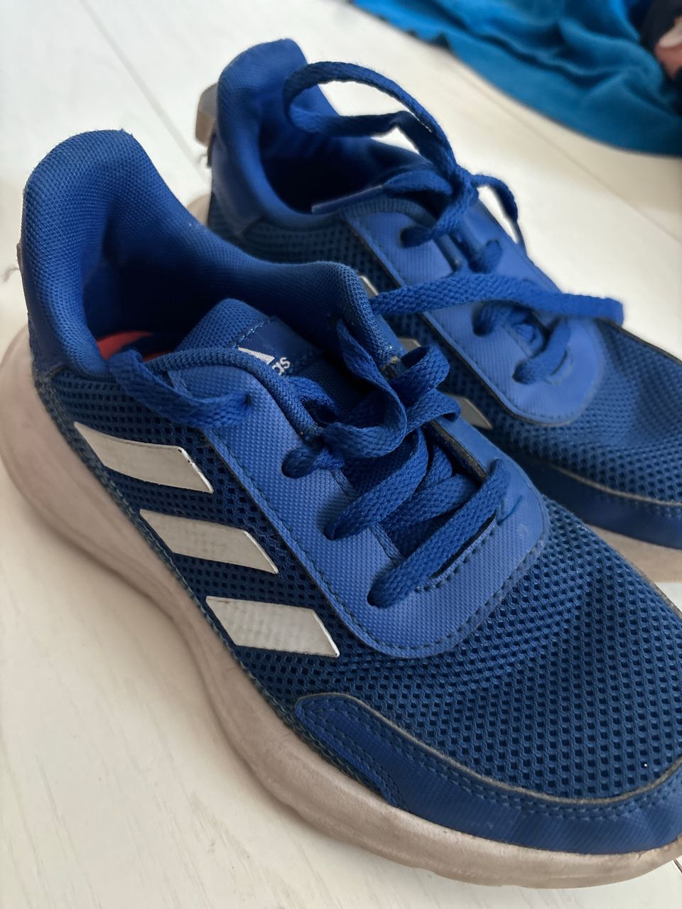 Adidas lenkkarit koko 32