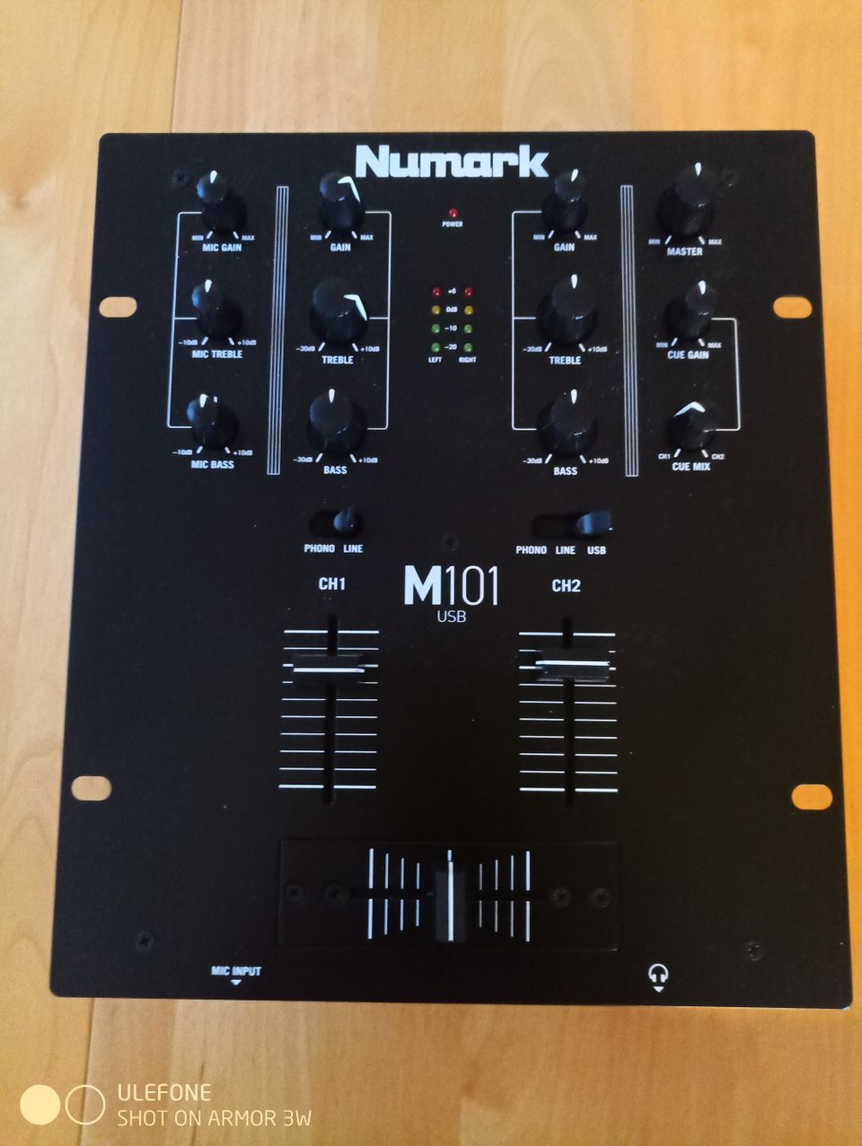 Numark 2- kanavainen mixeri.