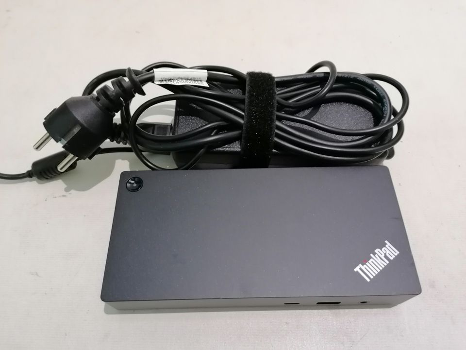 Lenovo Thinkpad Universal USB-C Telakka