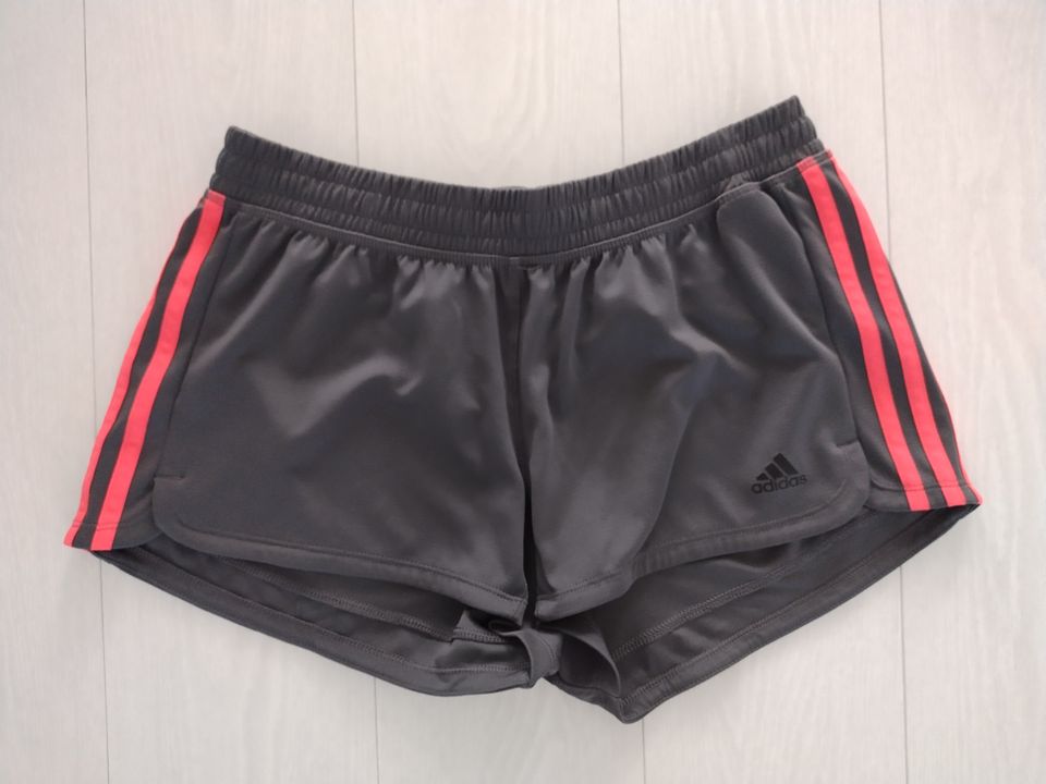 Adidas urheilushortsit M