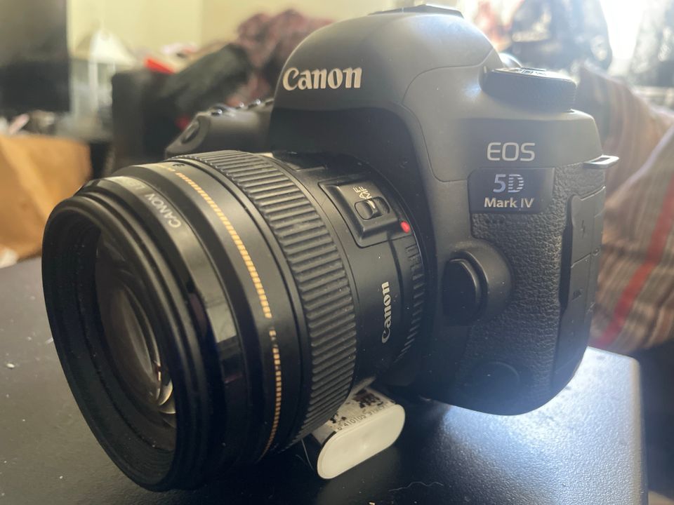 Canon 5D mkIV digitaalinen järjestelmäkamera+canonin linssejä.