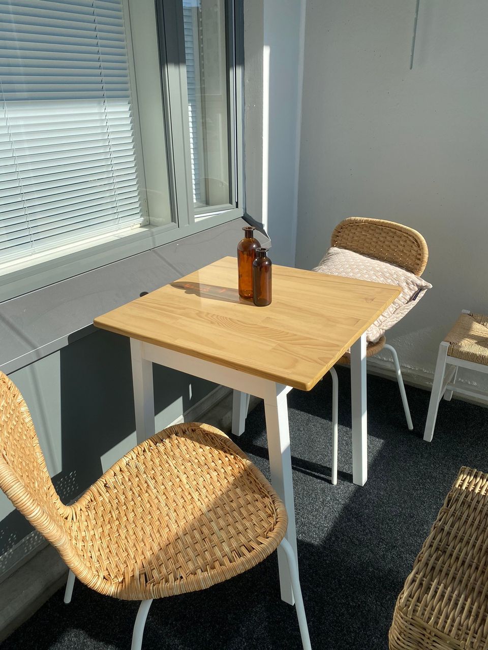 Ikea pöytä + 2 tuolia