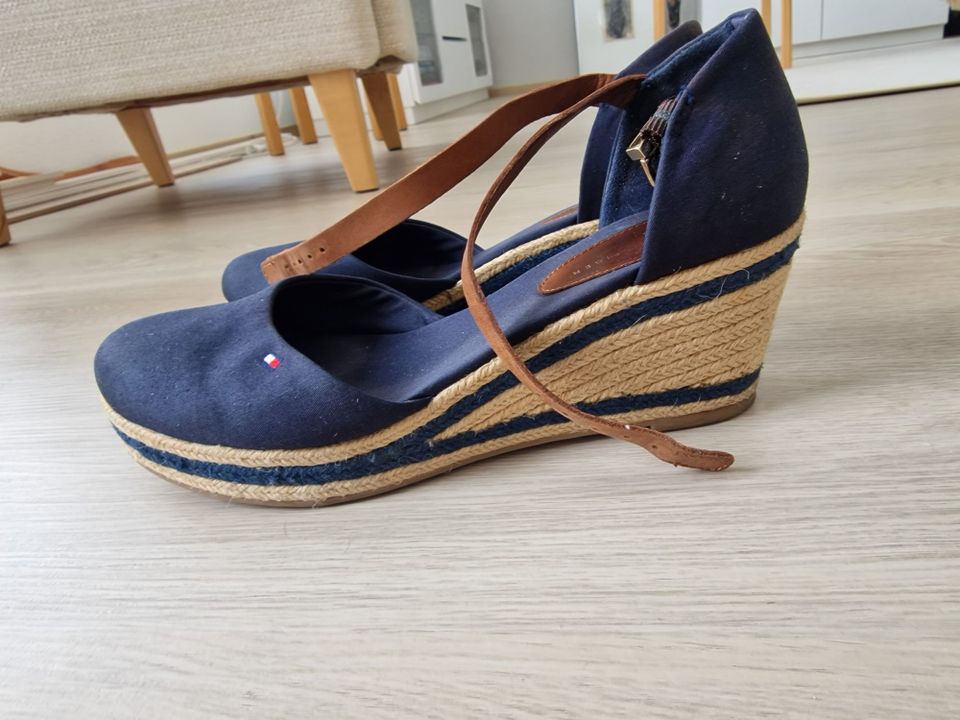 Hilfiger sandaalit 40