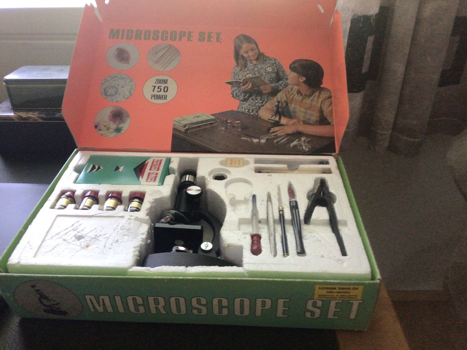 Mikroskooppi