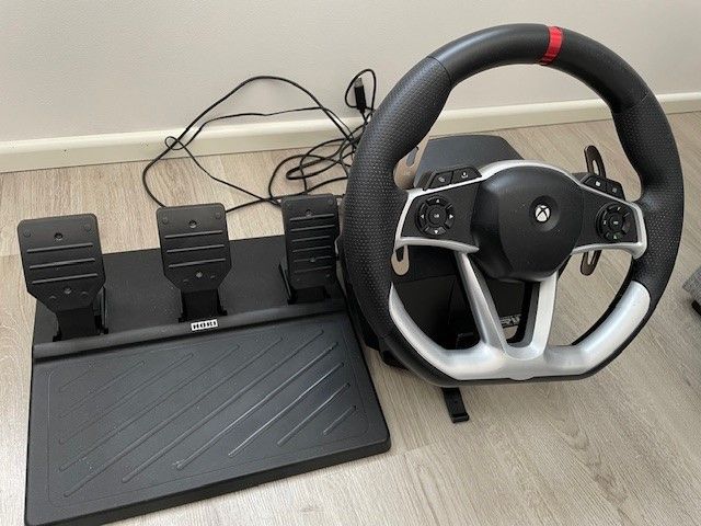 Hori Force Feedback Racing Wheel DLX -rattiohjain, Xbox Series X