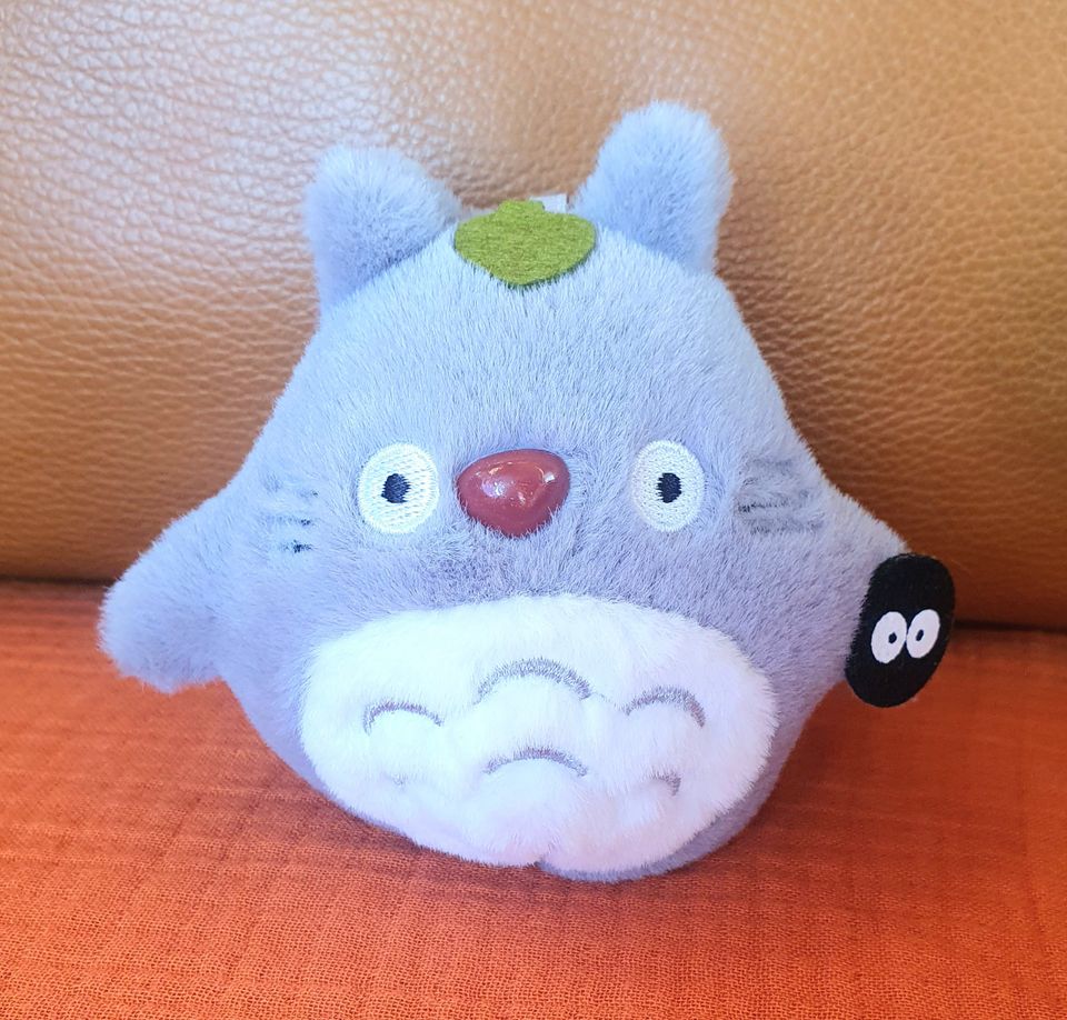 Harmaa Totoro pehmo-avaimenperä