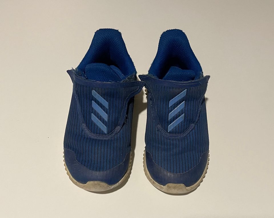 Adidas kengät 25