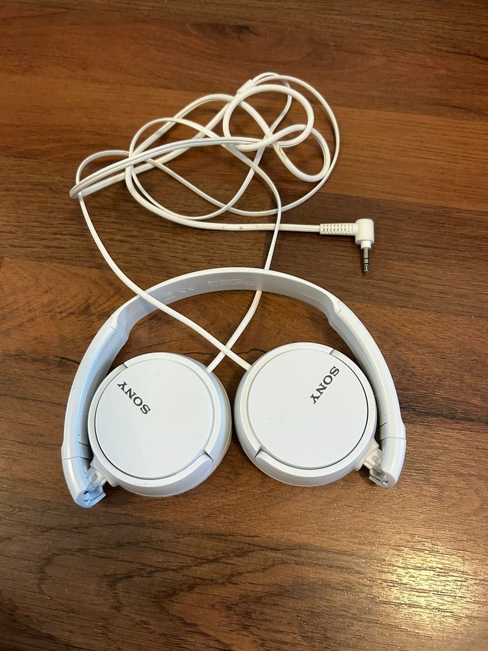 Sony -merkkiset kuulokkeet
