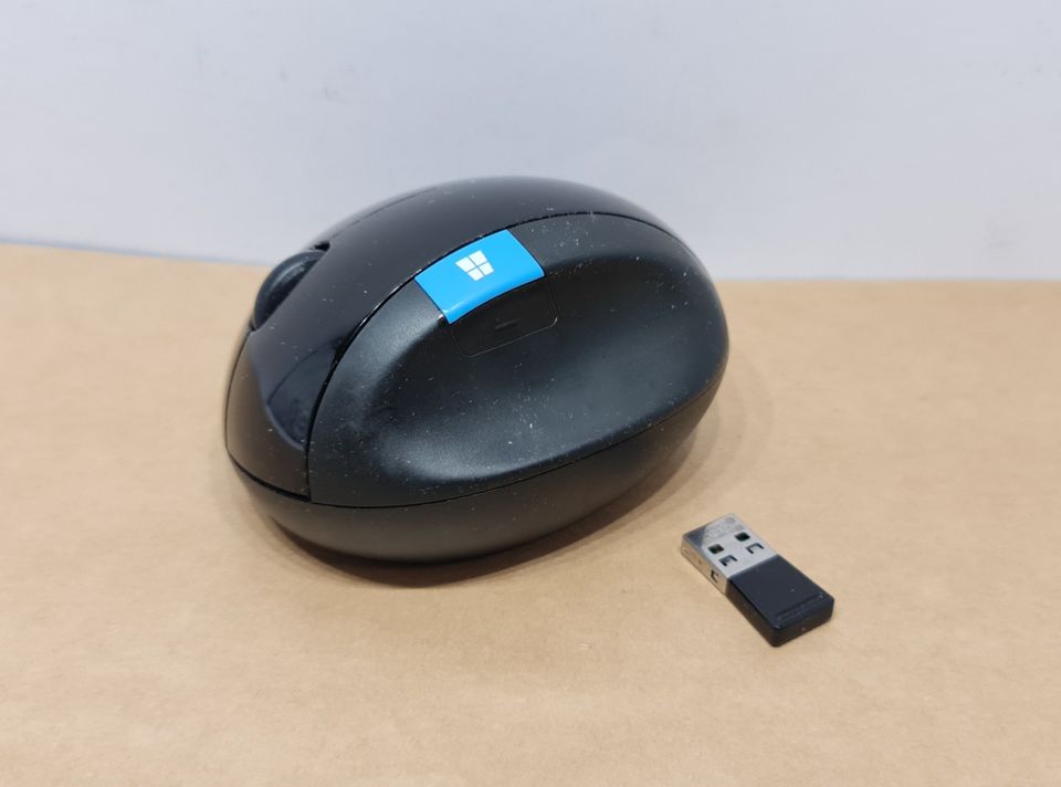 Microsoft Sculpt 1560 Wireless Ergonomic Mouse