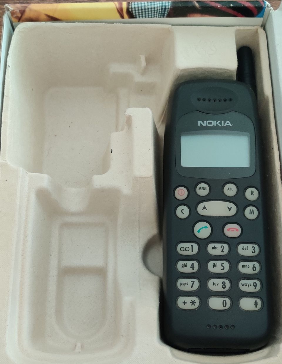Nokia 1630 matkapuhelin alkuperäispakkauksessa (ei laturia)