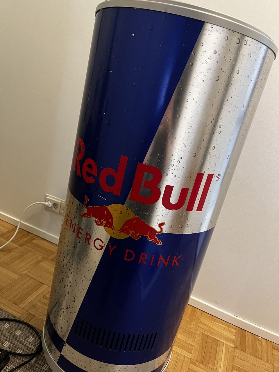 Redbull jääkaappi