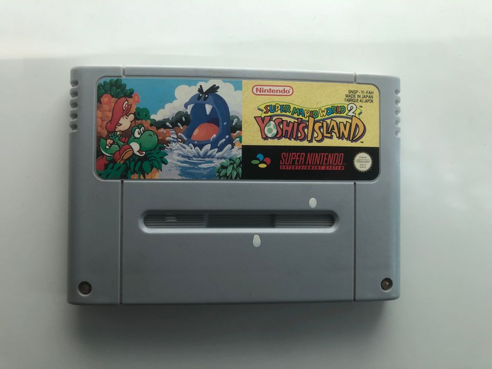 Super Mario World 2 Yoshi's Island SNES