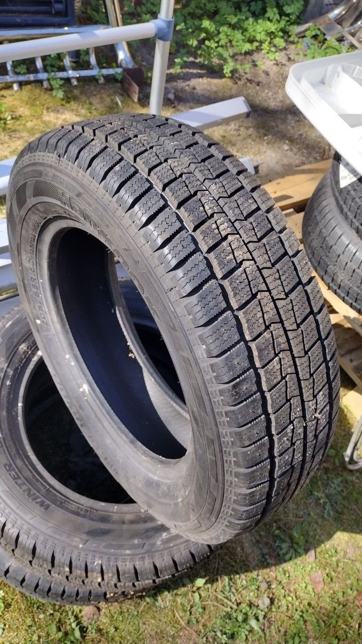 Pakettiauton renkaat 205-65-r16c hankook