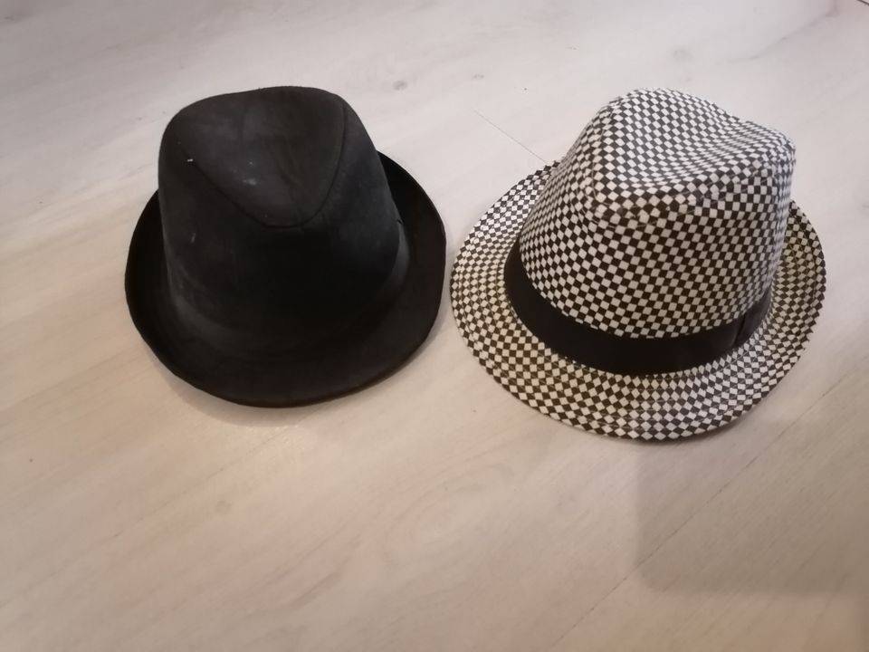Kaksi hattua