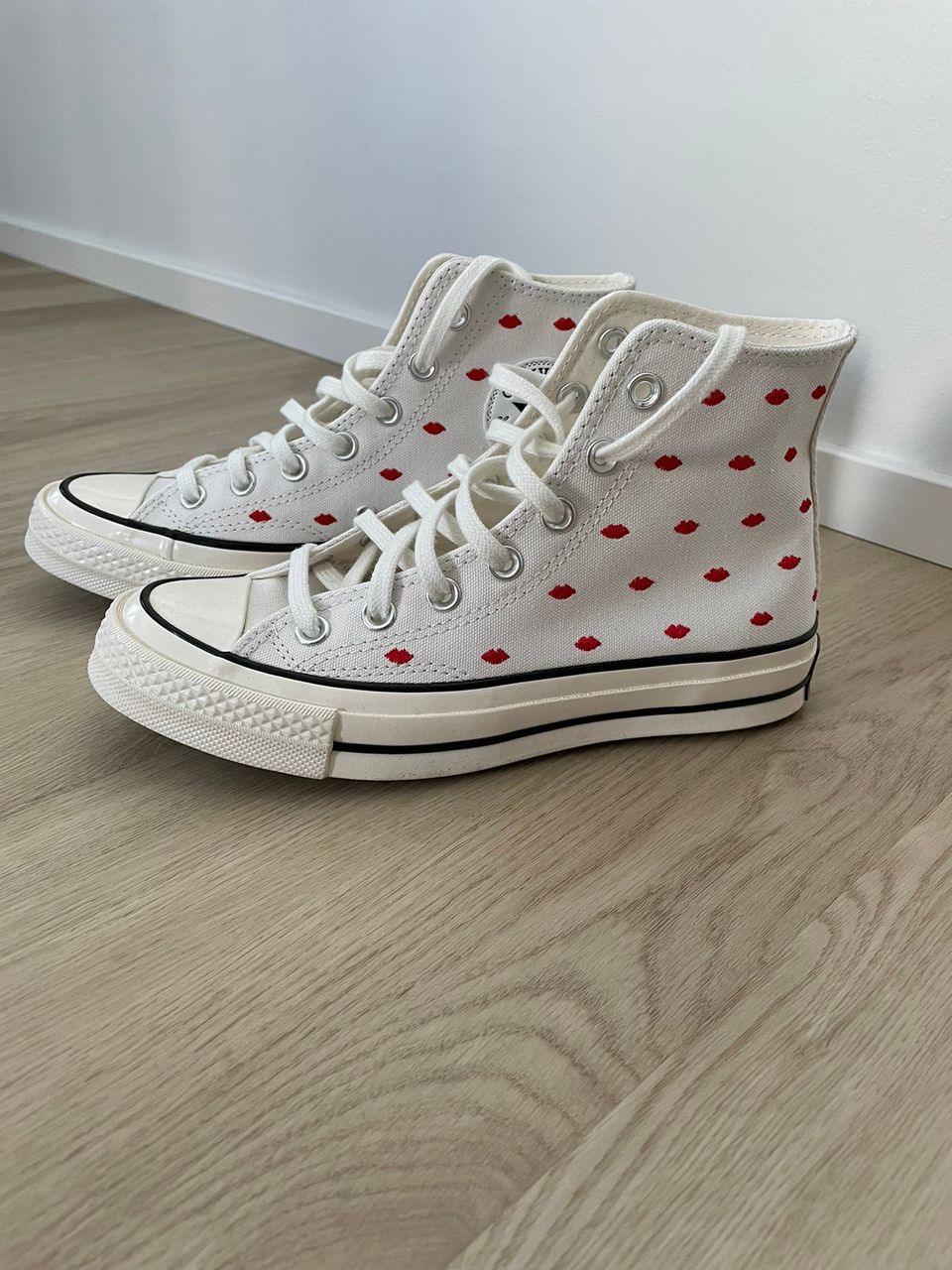 Converse Chuck 70 embroidered lips