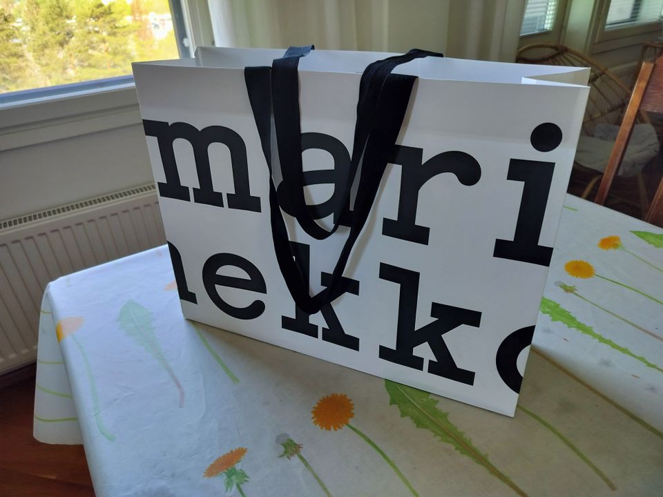 Marimekko logokassi 33cm x43cm x13cm