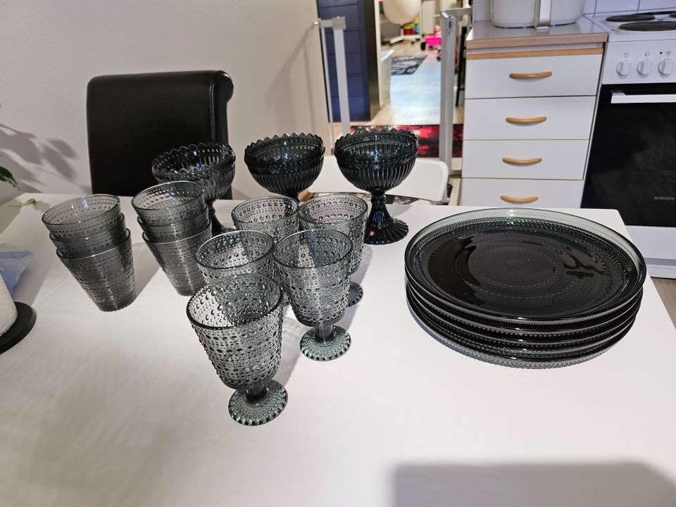 Iittala kastehelmi astioita sekä mariskooleja