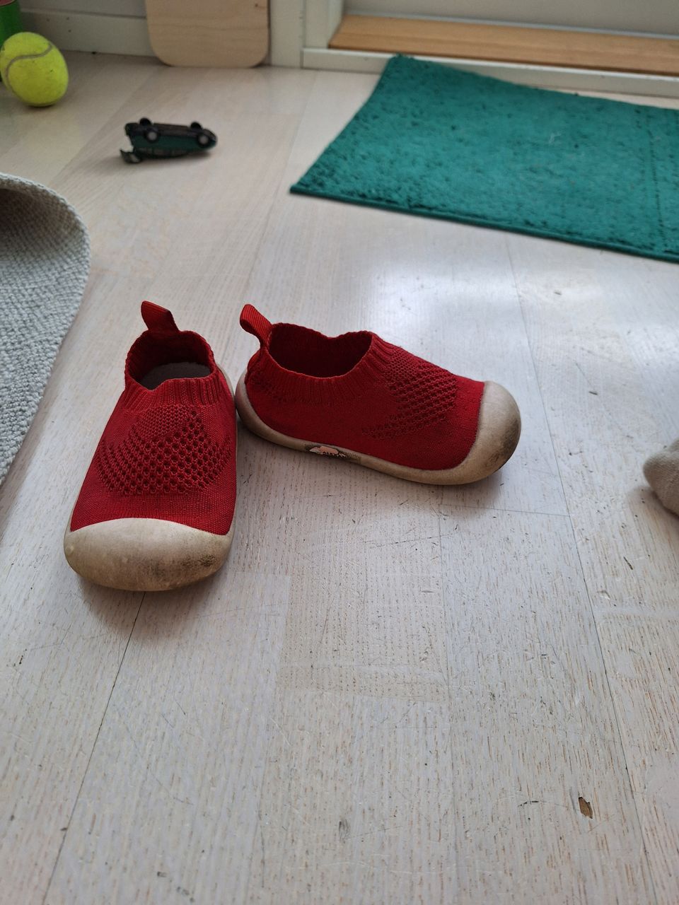 Pompons non-slip kengät 19-24kk