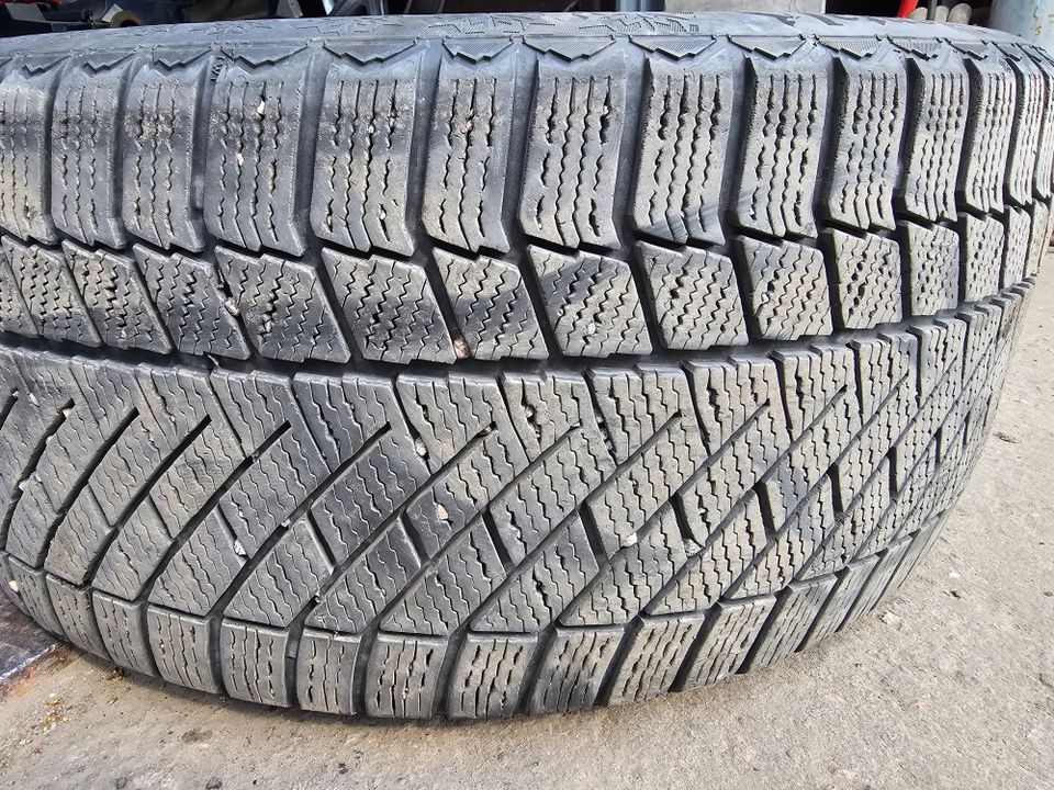 Kitkarenkaat 275/40 R21