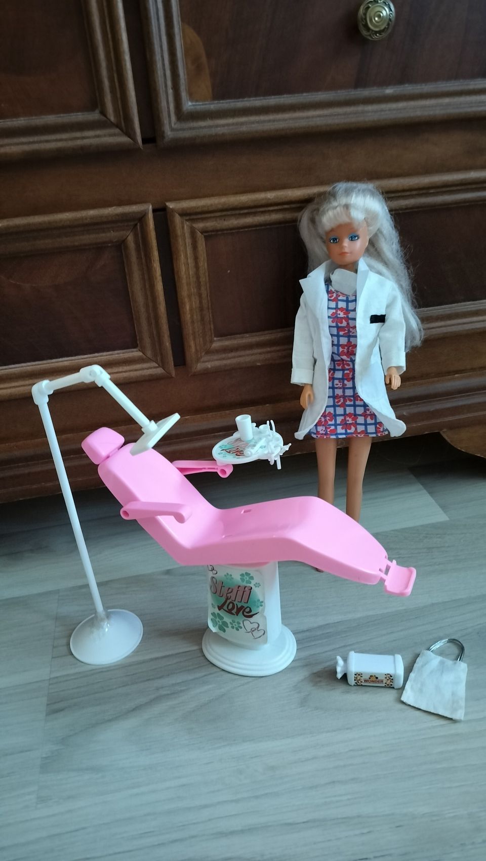 Hammaslääkäri - Simba Toys Steffi LOVE -nukke
