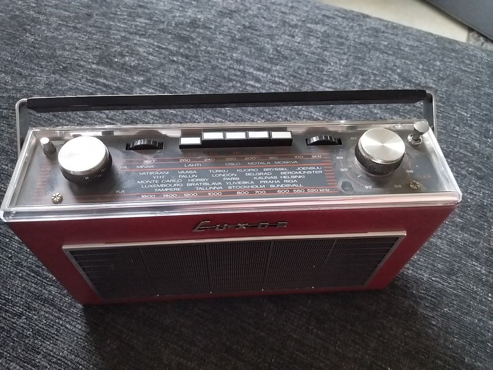 Vanha kannettava Luxor radio