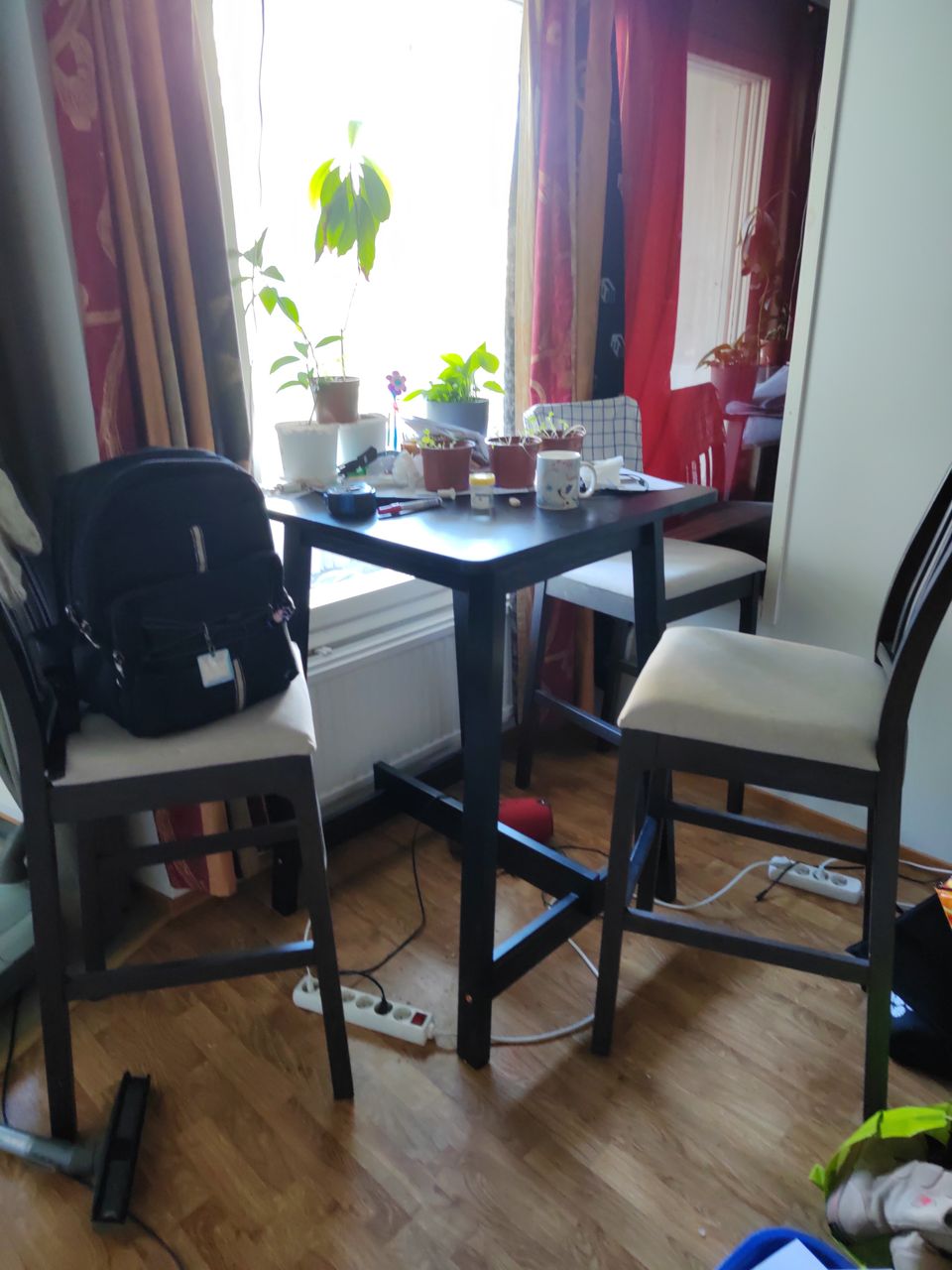 Ekedalen ikea baaripöytä + 3 tuolia
