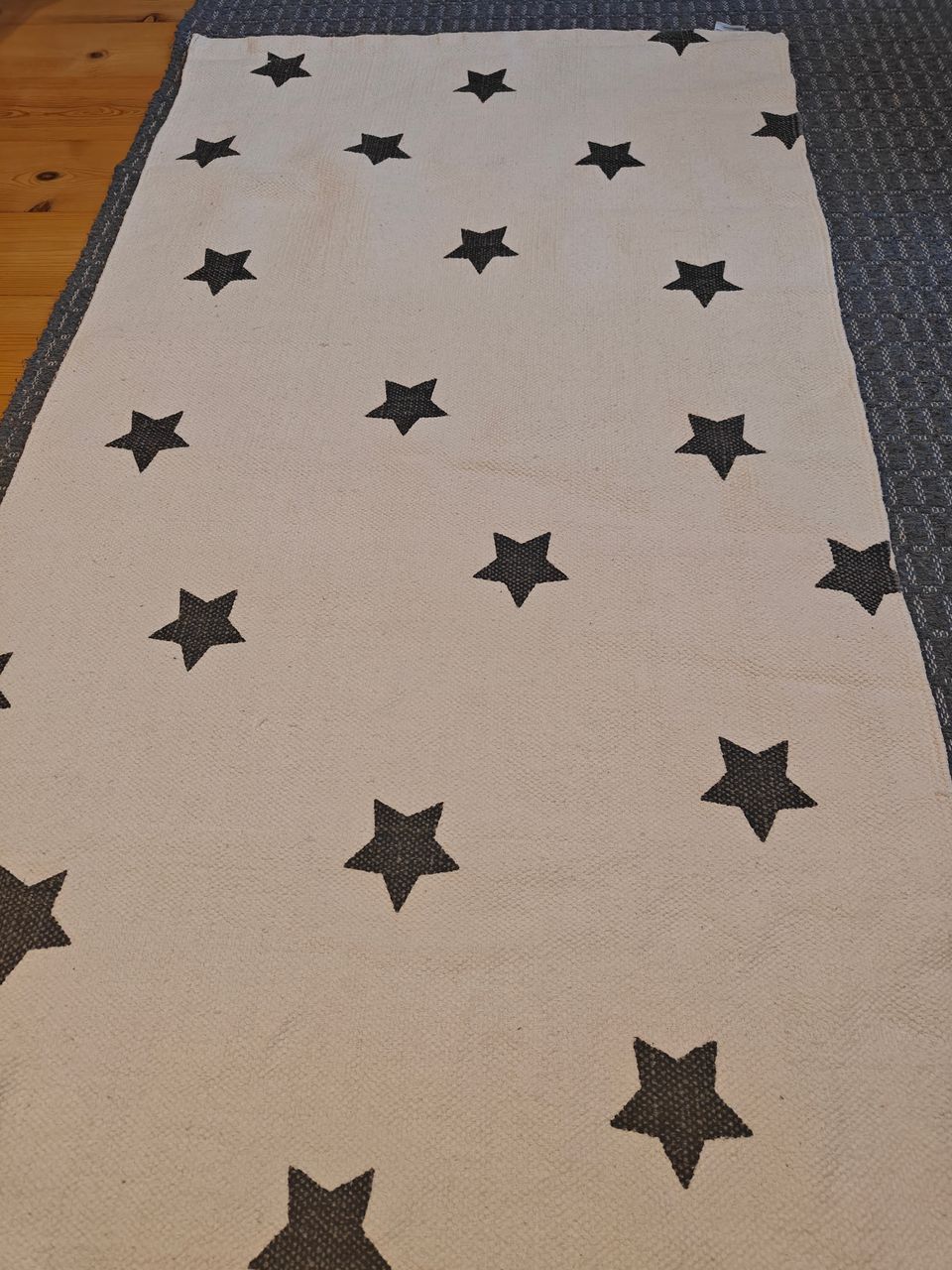 70x140 Tähtikuvioinen matto
