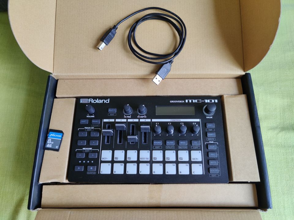 Roland MC-101 groovebox