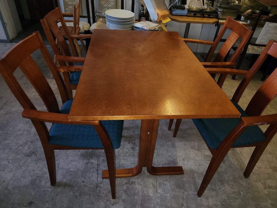 Pöydät ja tuolit