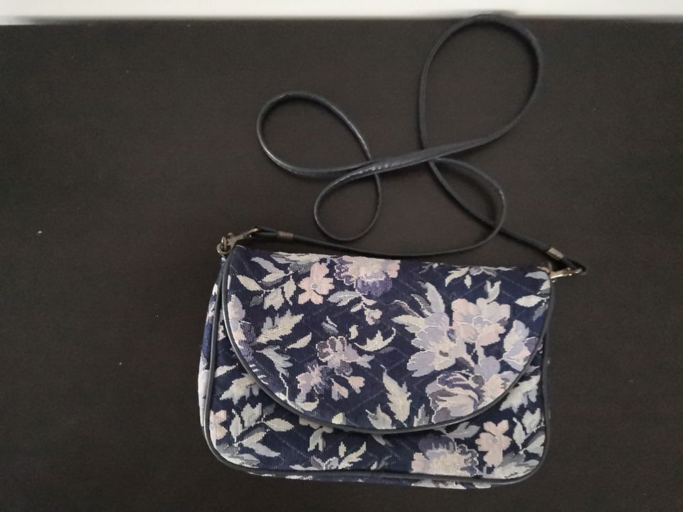 Pieni laukku 24×16 cm