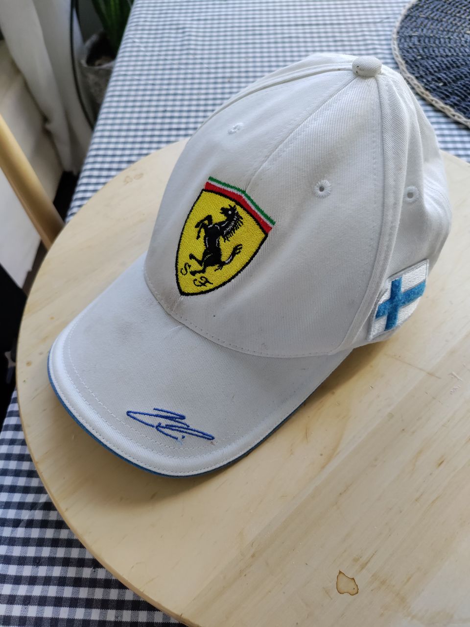 Virallinen valkoinen Ferrari lippis
