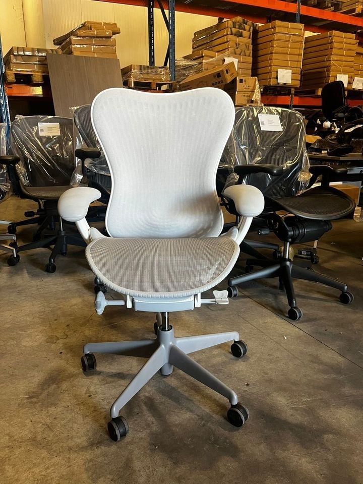 Herman Miller Mirra 2 full option fog/studio white edition